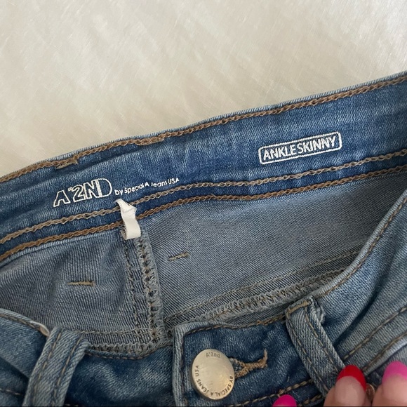 Ripped Skinny Jeans - Picture 4 of 4